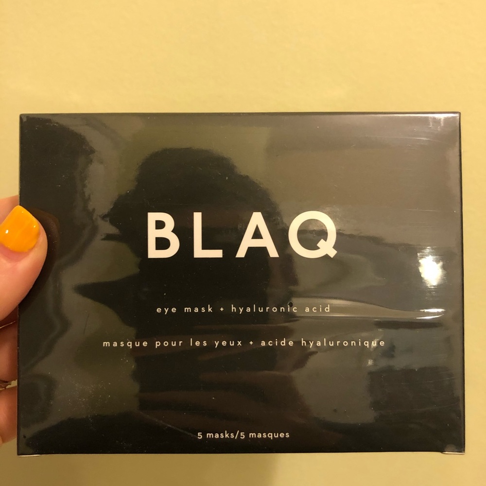 Eye mask with hyaluronic acid